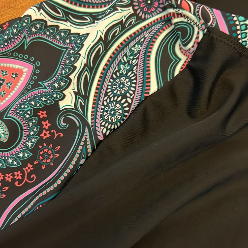 NWT Raisins Rashguard - Picture 3 of 6